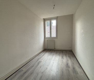 Location Appartement 3 pièces 83m² CHARLIEU 42190 - Photo 3
