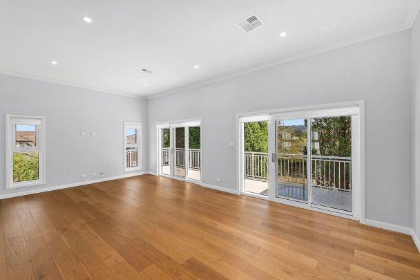 Contemporary Bowral Townhome with Picture Perfect Views! - Photo 1