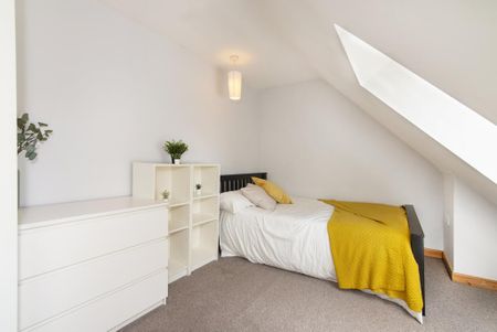 6 bedroom detached house to rent - Photo 4