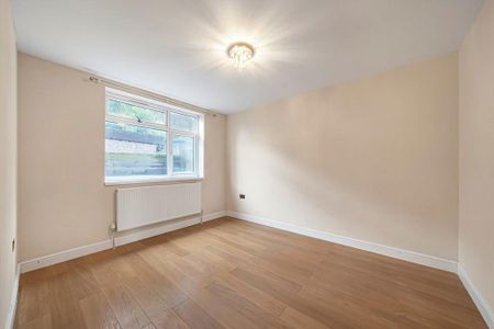 2 bedroom maisonette to rent - Photo 2