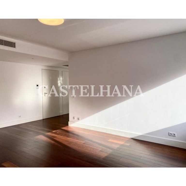 2 room luxury Apartment for rent in Alcantara, Lisbon - Photo 1