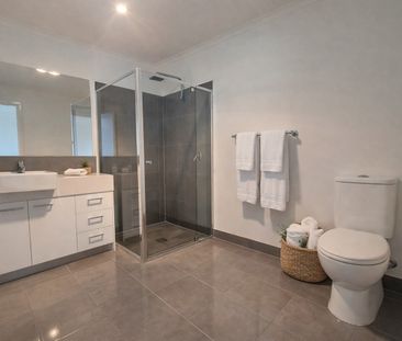 ROOMING HOUSE CLOSE TO PUBLIC TRANSPORT - 1 ROOM AVAILABLE - Photo 2