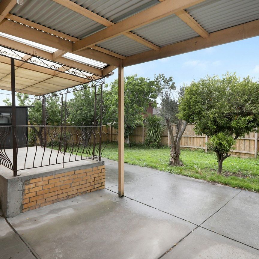 180 Casey Drive, Lalor - Photo 1