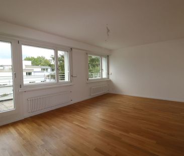 Wohnen im Fürstenrain - moderne 3-Zimmer-Dachwohnung in Oberwil - Photo 1