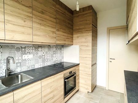 volledig vernieuwd appartement gelegen in een klein gebouw op de 2e verdieping - Photo 4