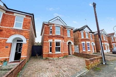 Bournemouth, BH8 - Photo 5