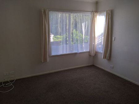 Pet Friendly 3 Bedroom family home - Photo 4