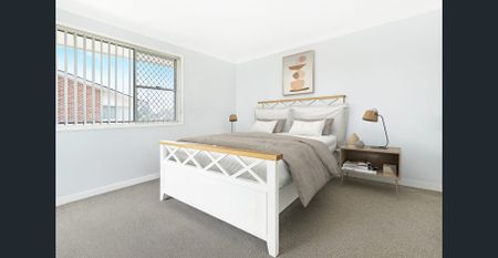 Delightful Freestanding Townhouse in a Prime Location! - Photo 2