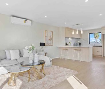 Mangere, 4 bedrooms - Photo 2