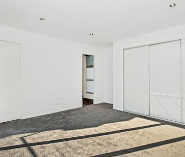 Spacious Townhouse - Photo 1