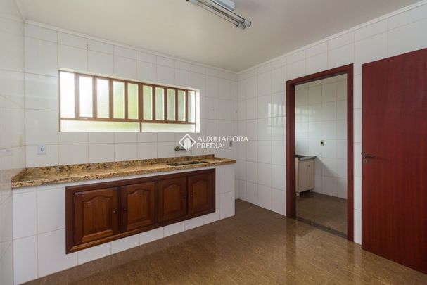 Casa com 2 quartos e 192m² para alugar em Vila Nova, Porto Alegre. - Photo 1