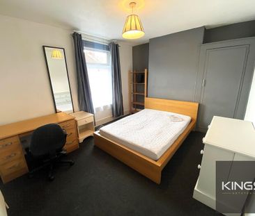 4 bedroom terraced house to rent - Photo 3