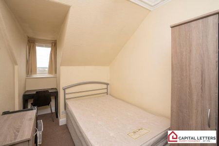 3 bedroom flat to rent - Photo 4