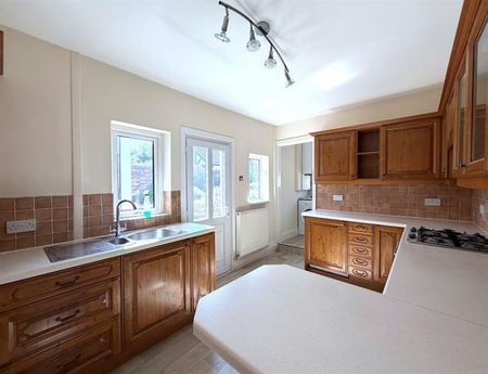 3 Bedroom Semi Detached To Let - Photo 5