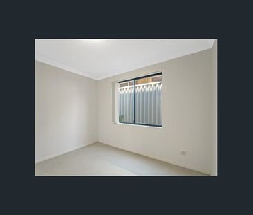 LARGE BRIGHT TOWNHOUSE - Photo 5