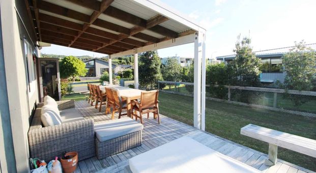 Simple and Sweet - Photo 1