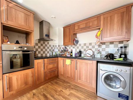 2 bedroom apartment to rent - Photo 3