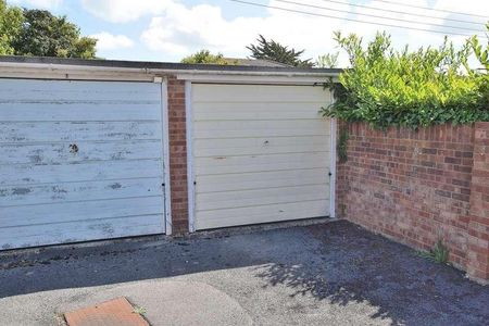 Tanglewood Court, Herbert Road, New Milton, Hampshire, BH25 - Photo 3