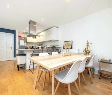 Royal Drive, N11, London - Photo 2