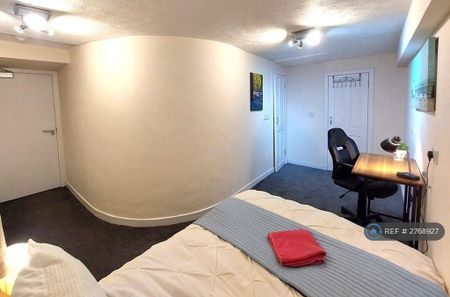 1 bedroom in a house share to rent - Photo 5