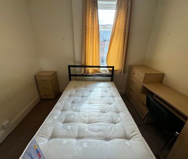 Queen Victoria Street, South Bank - P1076 - Photo 4