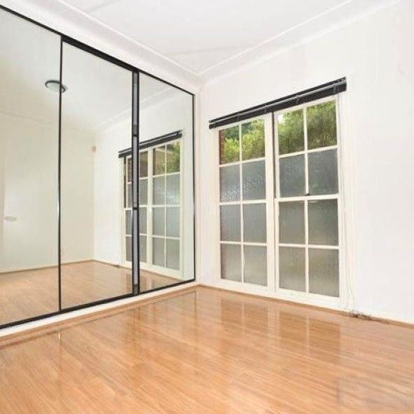 Presenting a Spacious 4-Bed & 2-Bath Home in Dundas Valley! - Photo 1