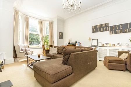 St. Andrews Square, KT6, London - Photo 3