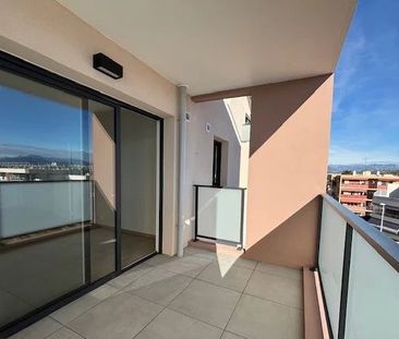 Location Appartement 2 pièces 41m² ST LAURENT DU VAR 06700 - Photo 4