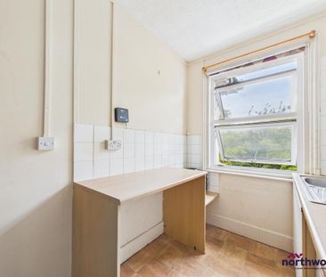 1 bedroom in a house share to rent - Photo 6