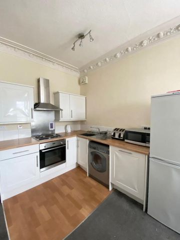 3 bedroom flat to rent - Photo 5