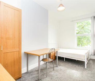 4 bedroom terraced house to rent - Photo 5