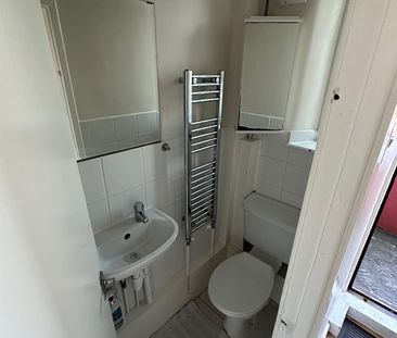 Room in a Shared Flat, Vauxhall Street, SE11 - Photo 6