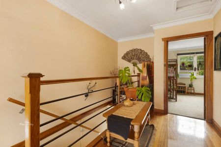 Charming and Spacious Family Home in Hillcrest - Photo 3