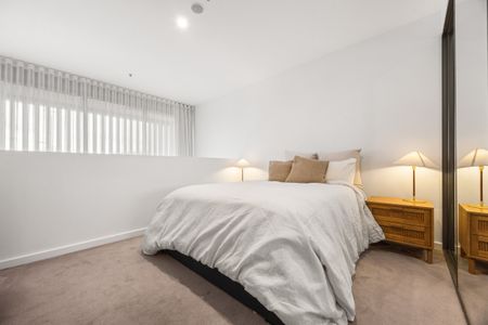 Executive loft-style living - Photo 4