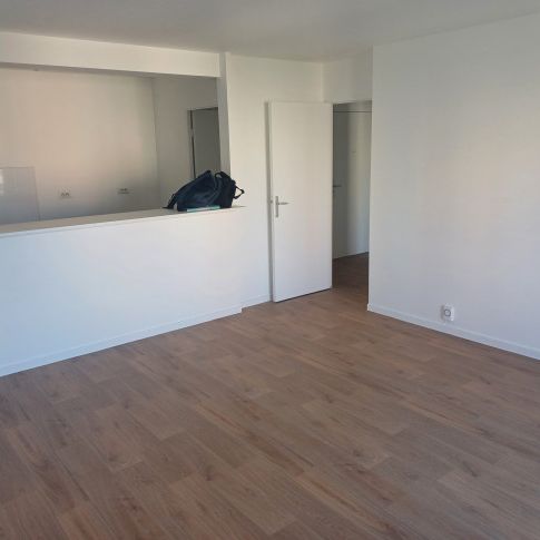 Location Appartement 3 pièces 58 m² Créteil - Photo 2