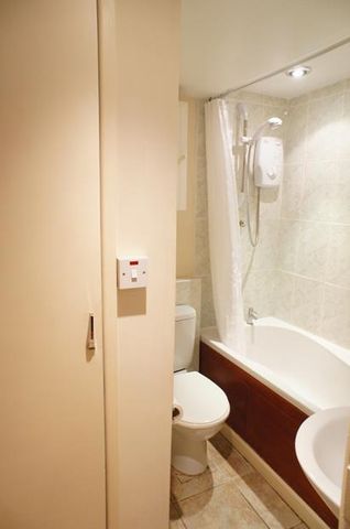 1 bedroom ground floor flat to rent - Photo 4