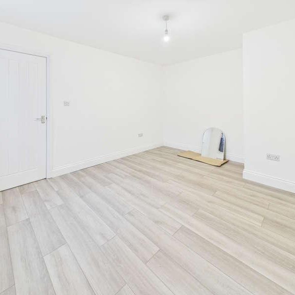 Wood Place, SO19 - Photo 1