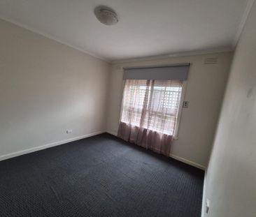 Neat 3 Bedroom Home- close to schools - Photo 5