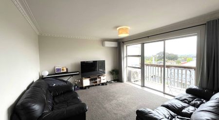 Spacious 4-Bed Townhouse - Walk to Highbury Mall - Photo 4