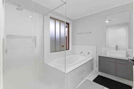 Modern, fresh and move into a ready family home! - Photo 4