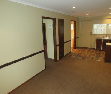 SINGLE BEDROOM UNIT IN WELL MAINTAINED COMPLEX. - Photo 1