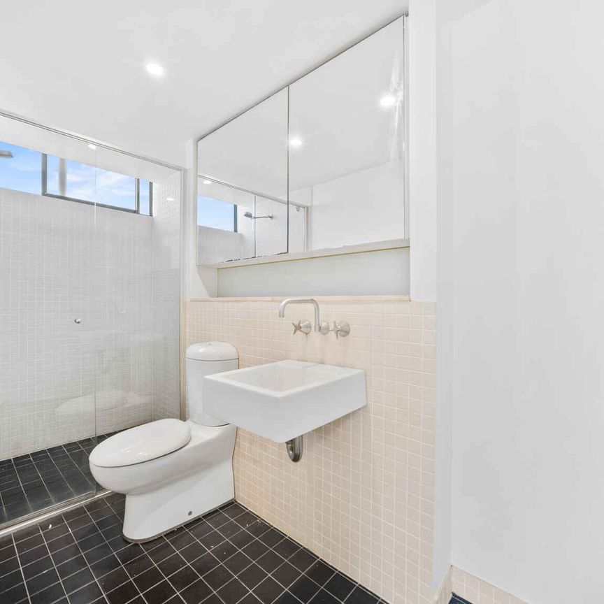 1 BEDROOM APARTMENT IN PRIME LOCATION - Photo 1