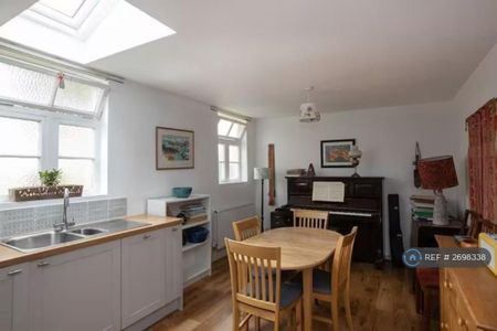 2 bedroom terraced house to rent - Photo 3