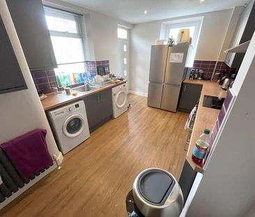 1 bedroom in a house share to rent - Photo 6