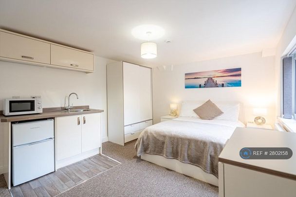 Studio to rent - Photo 1