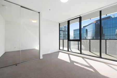 One Bedroom Apartment In The Heart of Southbank! Whitegoods Included! - Photo 2