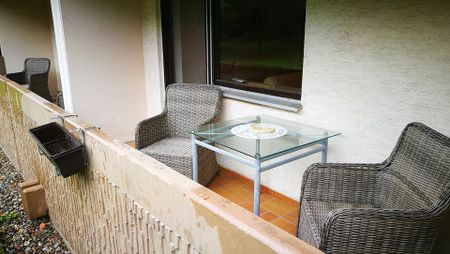 2-ZKB, vollmöbliert mit EBK & Balkon/Terrasse – barrierearm - Photo 2