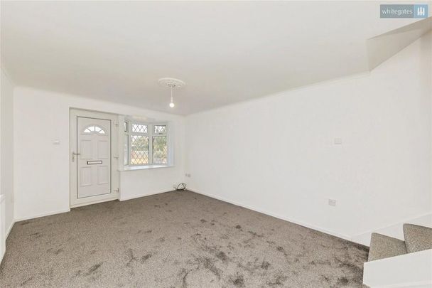 2 bedroom mews to rent - Photo 1