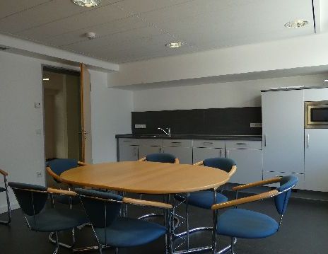 MODERNE BÜRO-/ VERKAUFSFLÄCHE IN KREFELD ZU VERMIETEN - Photo 1