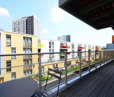 Azura Court, Stratford, E15 - Photo 2